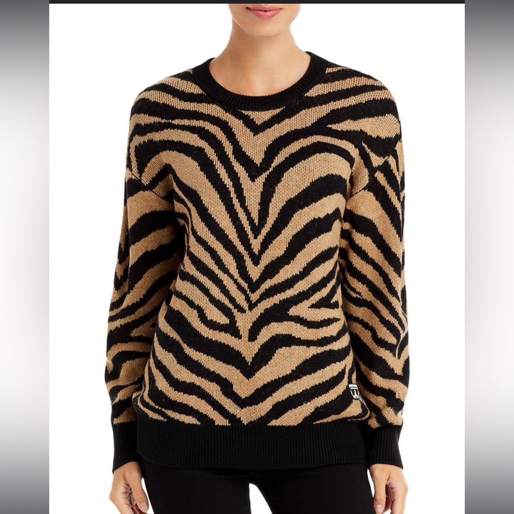 KARL LAGERFELD - PARIS Oversized Animal Print Cozy Sweater - Size Large
